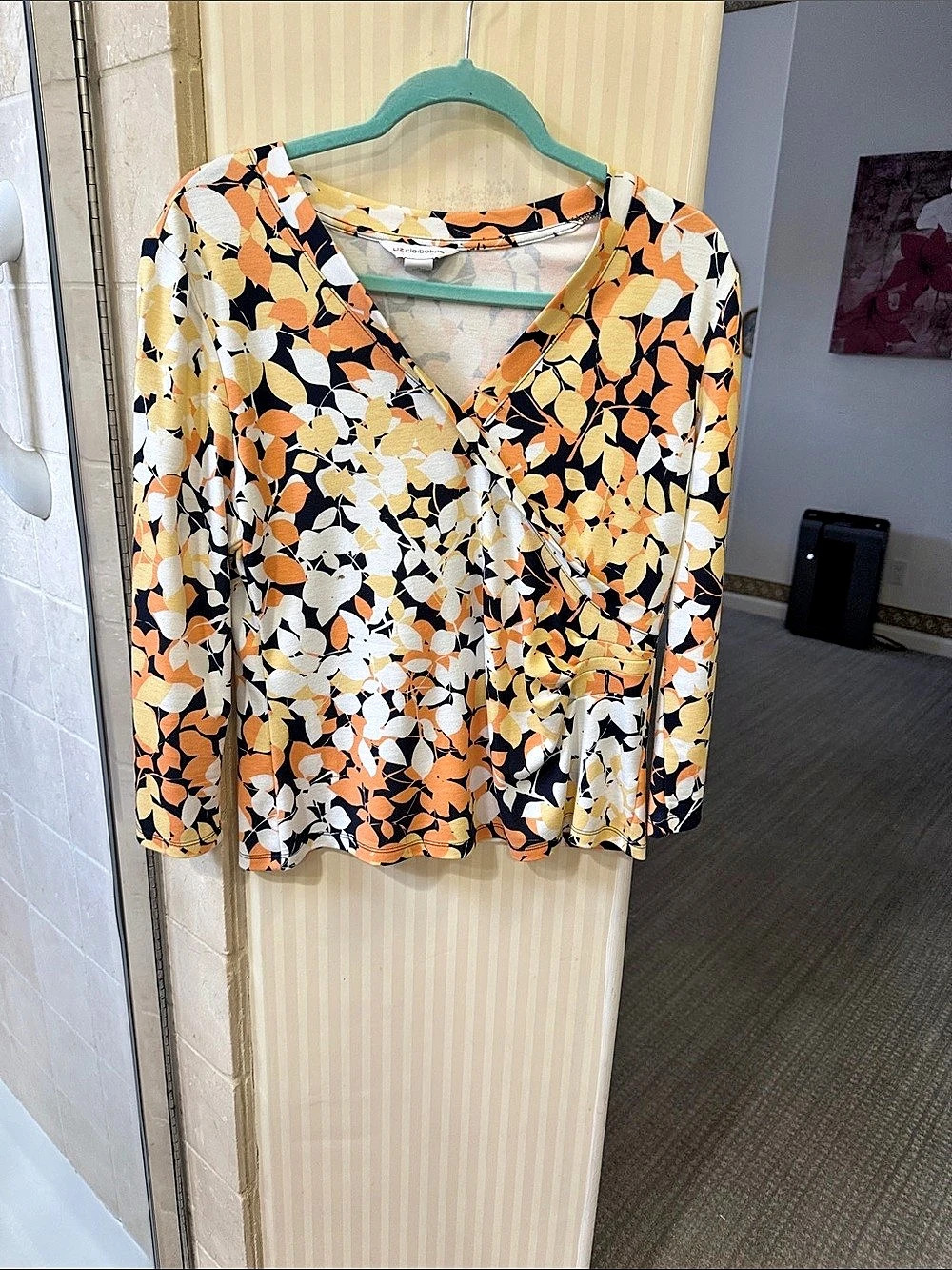 Liz Claiborne Abstract Print V-Neck Blouse in Orange & Black Like New